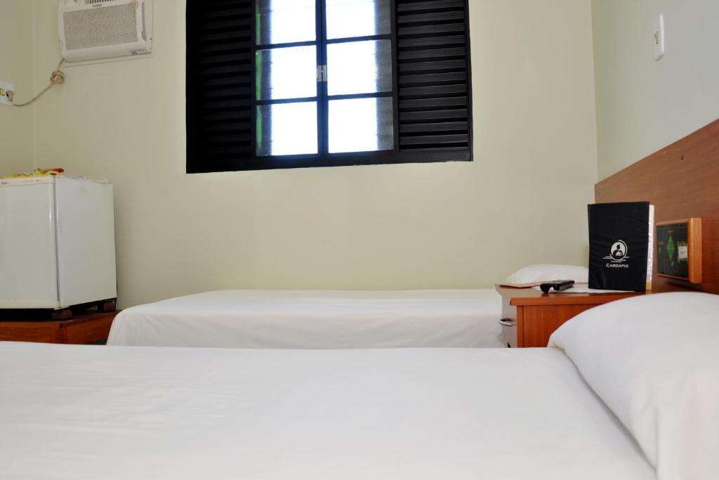 Hotel Carolina Plaza Uberaba Phòng bức ảnh